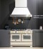 Design Heritage: a elegância clássica do aço inox com refinados detalhes dourados, formando uma composição única de beleza e robustez.